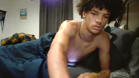 Snapshot of totxxx335 chatting on 10/29/25, 06:42 totxxx335 online show from 10/29/25, 06:42