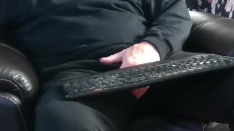 Snapshot of touchmerighthere chatting on 01/22/25, 09:32 Jim online show from 01/22/25, 09:32