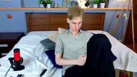 Max online show from 02/21/26, 11:00