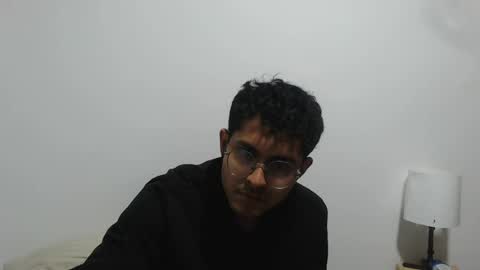 Snapshot of toy_sweet chatting on 06/23/26, 01:58 Xander online show from 06/23/26, 01:58