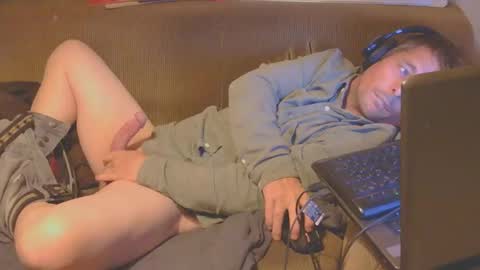 Snapshot of toyboy5546 chatting on 10/12/25, 04:06 Toyboy online show from 10/12/25, 04:06