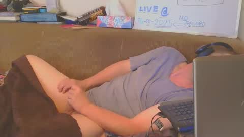 Snapshot of toyboy5546 chatting on 10/18/25, 09:43 Toyboy online show from 10/18/25, 09:43