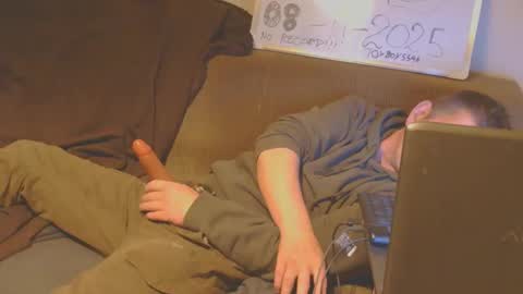 Snapshot of toyboy5546 chatting on 11/08/25, 04:51 Toyboy online show from 11/08/25, 04:51