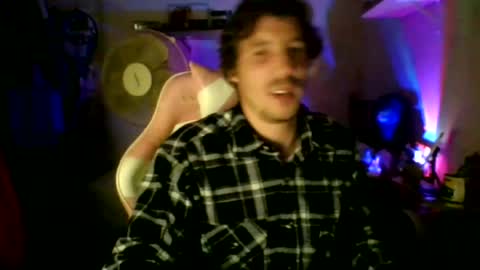 Snapshot of toyboysquirt chatting on 07/02/26, 02:22 toyboysquirt online show from 07/02/26, 02:22