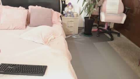 Traci online show from 12/22/24, 03:33