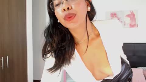 Traci online show from 12/16/25, 01:49