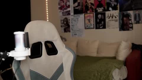 Ariana and Erik online show from 02/05/26, 04:44