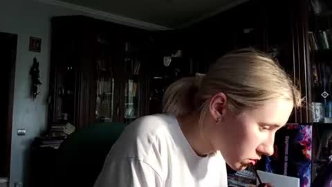 Snapshot of tranhardisty chatting on 06/29/26, 10:15 Lesly online show from 06/29/26, 10:15
