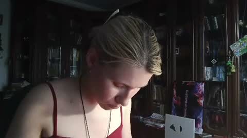 Snapshot of tranhardisty chatting on 07/01/26, 09:55 Lesly online show from 07/01/26, 09:55