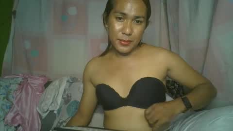 Snapshot of transhottie28 chatting on 02/12/25, 01:27 transhottie28 online show from 02/12/25, 01:27