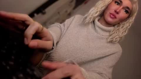 ALMIGHTY GODDESS VALENTINA online show from 11/17/25, 05:08