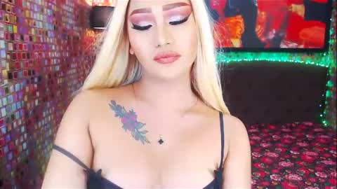 Snapshot of transplayfullolivia chatting on 02/05/25, 08:32 KYLIE BELLA TS online show from 02/05/25, 08:32