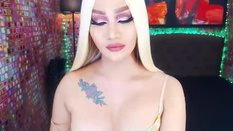 Snapshot of transplayfullolivia chatting on 02/10/25, 05:58 KYLIE BELLA TS online show from 02/10/25, 05:58