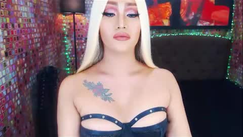 Snapshot of transplayfullolivia chatting on 02/16/25, 03:47 KYLIE BELLA TS online show from 02/16/25, 03:47