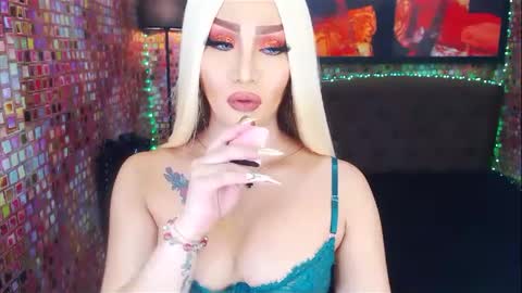 Snapshot of transplayfullolivia chatting on 02/17/25, 10:03 KYLIE BELLA TS online show from 02/17/25, 10:03