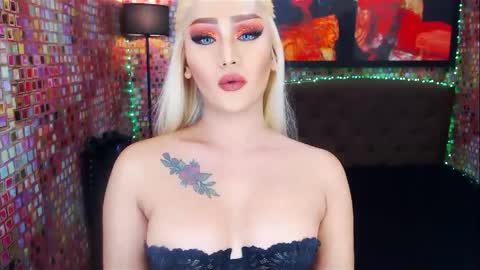 Snapshot of transplayfullolivia chatting on 02/18/25, 01:43 KYLIE BELLA TS online show from 02/18/25, 01:43