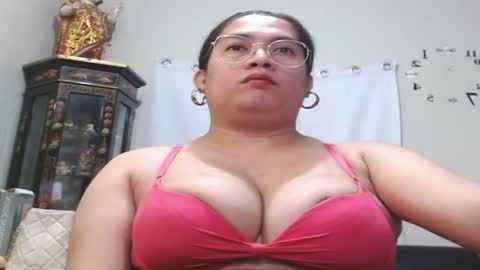 Snapshot of travelergirl chatting on 07/12/26, 10:45 travelergirl online show from 07/12/26, 10:45