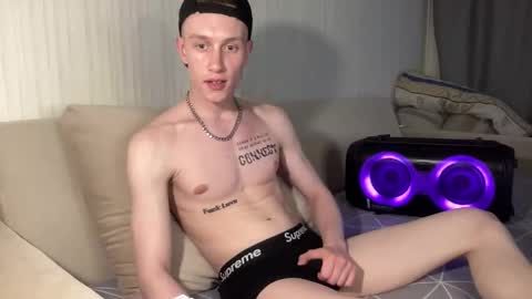 Snapshot of travis_gracile chatting on 05/14/26, 07:20 Travis online show from 05/14/26, 07:20