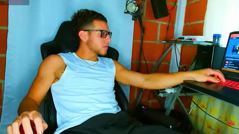 TRAVIS. online show from 11/04/25, 09:36