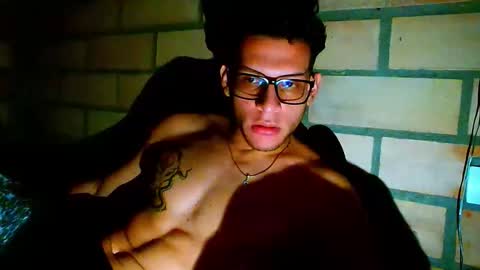 TRAVIS. online show from 04/15/26, 04:30