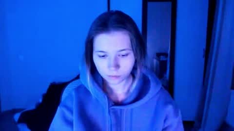 Snapshot of travisroule chatting on 11/23/25, 04:07 Lisa online show from 11/23/25, 04:07