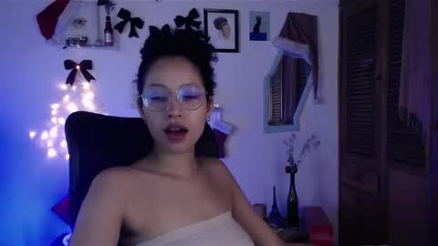 Snapshot of treasuresz chatting on 12/26/24, 09:37 Emily online show from 12/26/24, 09:37