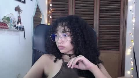 Snapshot of treasuresz chatting on 01/25/25, 08:53 Emily online show from 01/25/25, 08:53