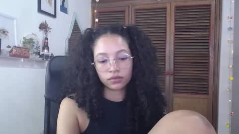 Snapshot of treasuresz chatting on 01/28/25, 03:35 Emily online show from 01/28/25, 03:35