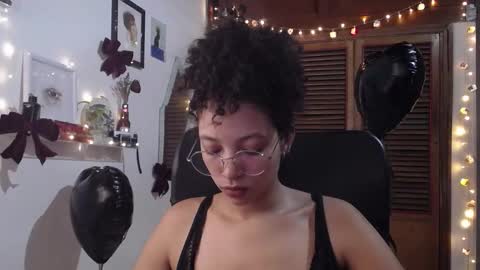 Snapshot of treasuresz chatting on 02/10/25, 10:09 Emily online show from 02/10/25, 10:09