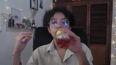 Snapshot of treasuresz chatting on 02/25/25, 05:47 Emily online show from 02/25/25, 05:47