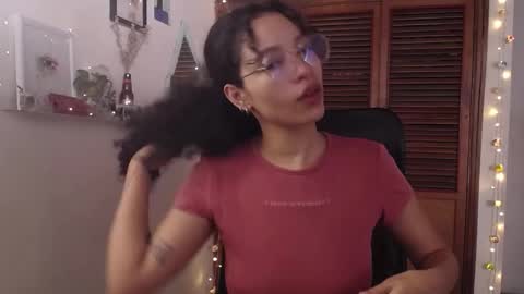 Snapshot of treasuresz chatting on 03/08/25, 09:08 Emily online show from 03/08/25, 09:08