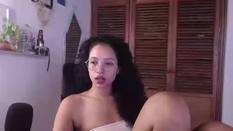 Snapshot of treasuresz chatting on 09/09/25, 01:43 Emily online show from 09/09/25, 01:43