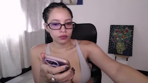 Snapshot of treasuresz chatting on 06/07/26, 07:50 Emily online show from 06/07/26, 07:50