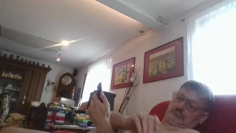 trebgeis1 online show from 10/31/25, 01:01