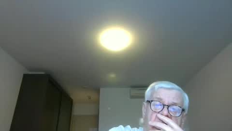 Snapshot of trekbeestje1 chatting on 12/20/25, 08:10 trekbeestje online show from 12/20/25, 08:10