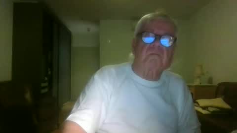 Snapshot of trekbeestje1 chatting on 12/22/25, 05:54 trekbeestje online show from 12/22/25, 05:54