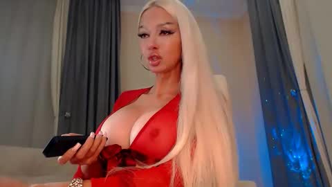 Snapshot of tremendous_blondie chatting on 04/25/26, 03:09 tremendous_blondie online show from 04/25/26, 03:09