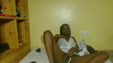 Snapshot of trey_queens chatting on 06/05/26, 12:22 trey_queens online show from 06/05/26, 12:22