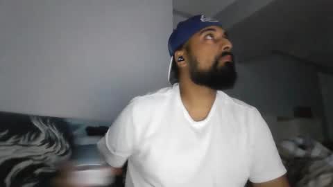 Snapshot of treygillz chatting on 09/18/25, 06:04 TRY GLL online show from 09/18/25, 06:04