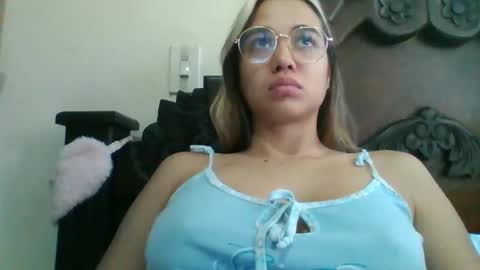 triana_bell online show from 01/12/25, 03:57