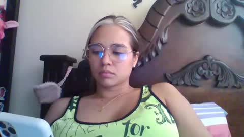 triana_bell online show from 02/01/25, 06:51
