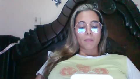 triana_bell online show from 02/18/25, 01:43