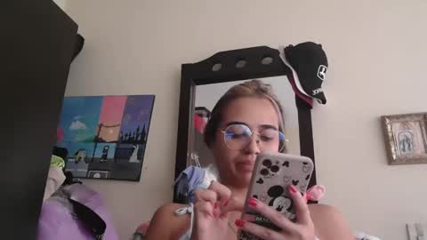 triana_bell online show from 04/02/26, 04:15