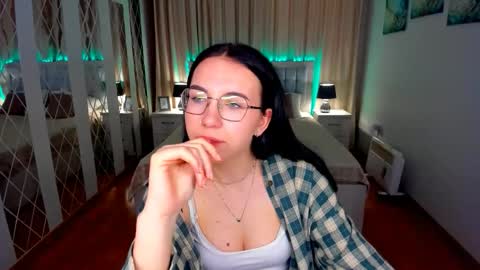 TriciaDaisy online show from 05/15/26, 03:30