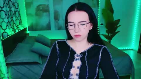 TriciaDaisy online show from 05/17/26, 02:46