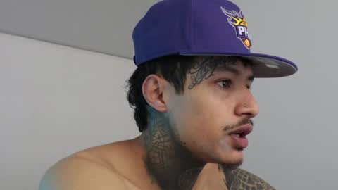 Snapshot of trieone chatting on 12/17/24, 02:22 - trieone online show from 12/17/24, 02:22