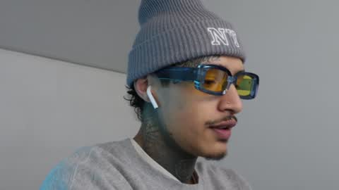 Snapshot of trieone chatting on 01/29/25, 07:00 - trieone online show from 01/29/25, 07:00