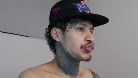 Snapshot of trieone chatting on 02/26/25, 04:03 - trieone online show from 02/26/25, 04:03