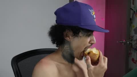 - trieone online show from 04/10/26, 02:33