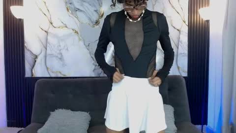 Snapshot of triiangel_latinboy chatting on 04/17/26, 12:35 Johan online show from 04/17/26, 12:35
